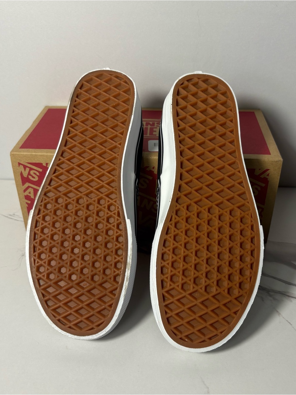 NIB Unisex Vans Black and White Low-Top Canvas Sneakers M sz 5 W sz 6.5 - Picture 5 of 6